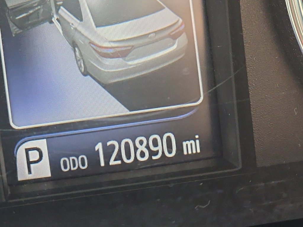 Used 2015 Toyota Camry SE w/ Moonroof Package FWD image 10