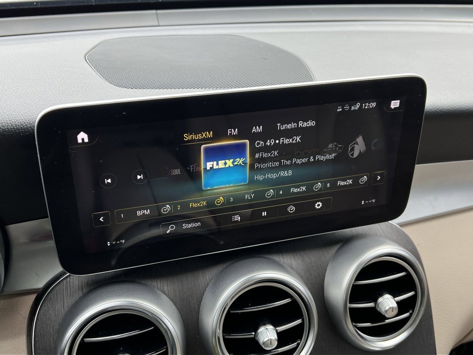 Used 2021 Mercedes-Benz GLC 300 4MATIC image 15