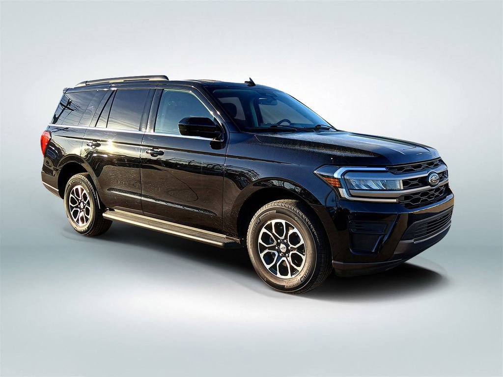 Used 2024 Ford Expedition XLT image 2