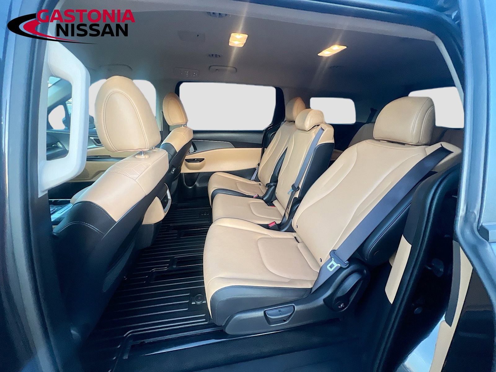 Used 2024 Kia Carnival LX image 32