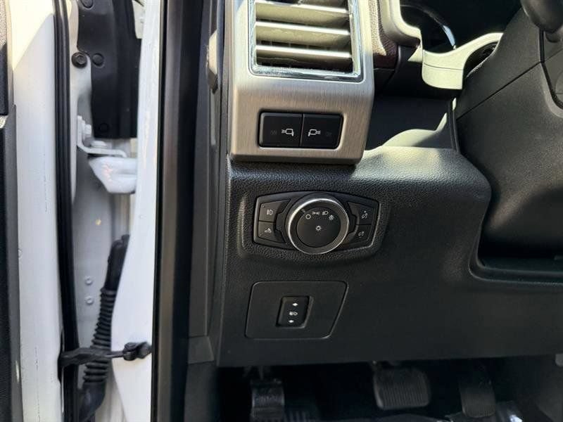 Used 2015 Ford F150 Platinum w/ Equipment Group 701A Luxury AWD/4WD image 11