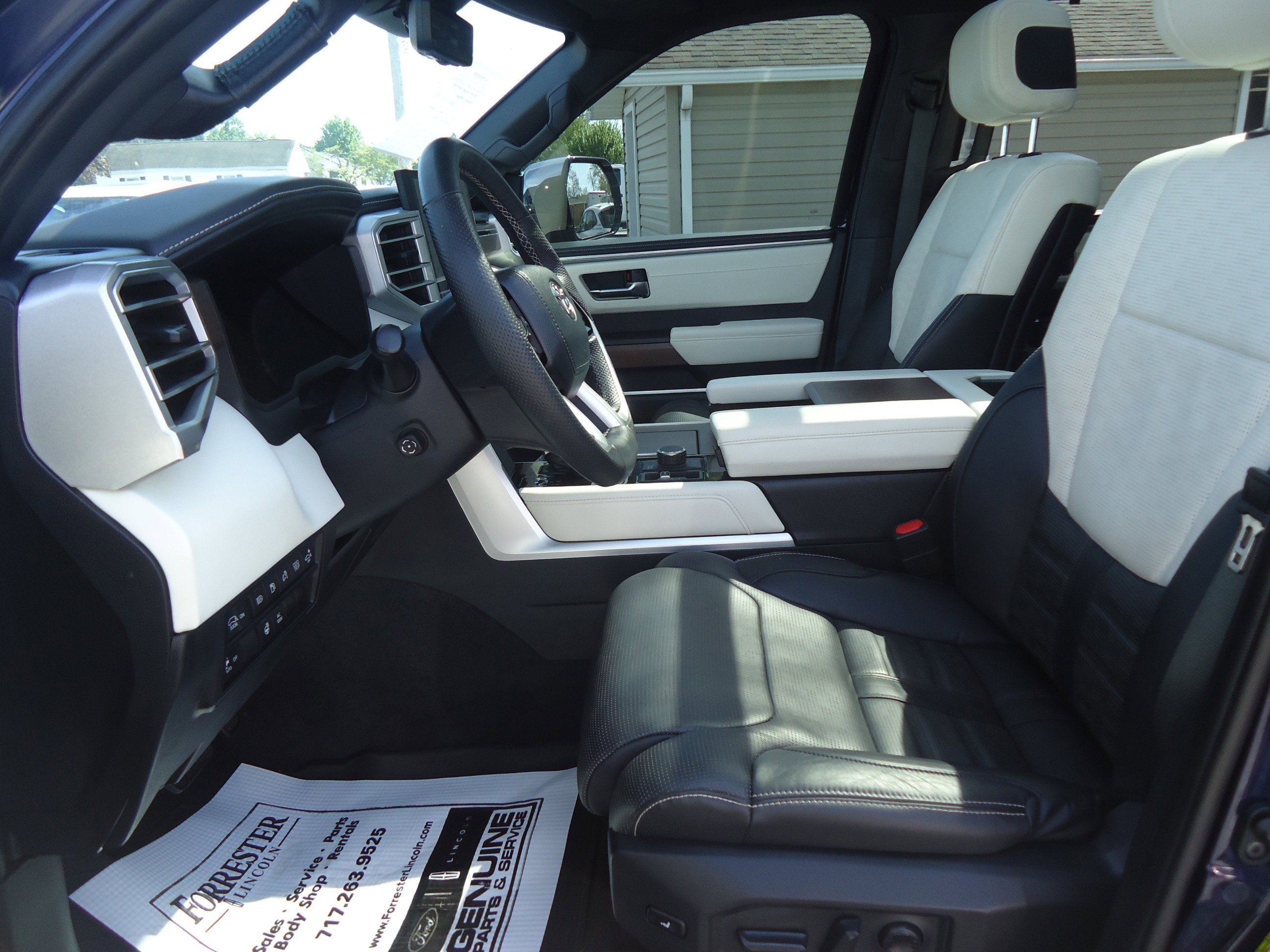 Used 2023 Toyota Sequoia Capstone AWD/4WD image 27