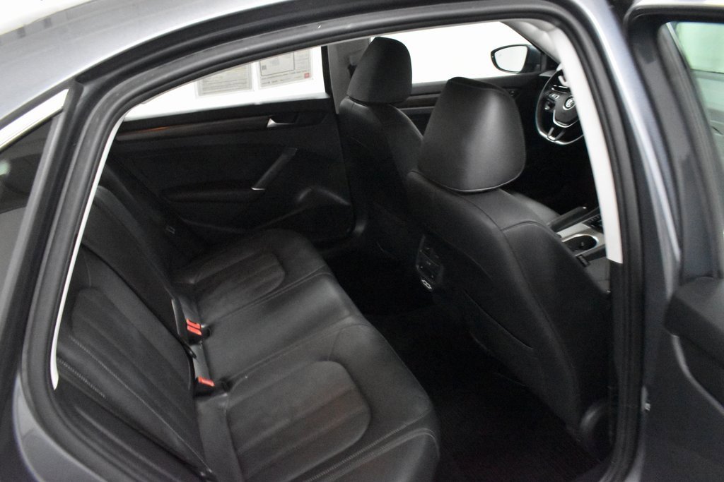 Used 2020 Volkswagen Passat 2.0T SEL image 17