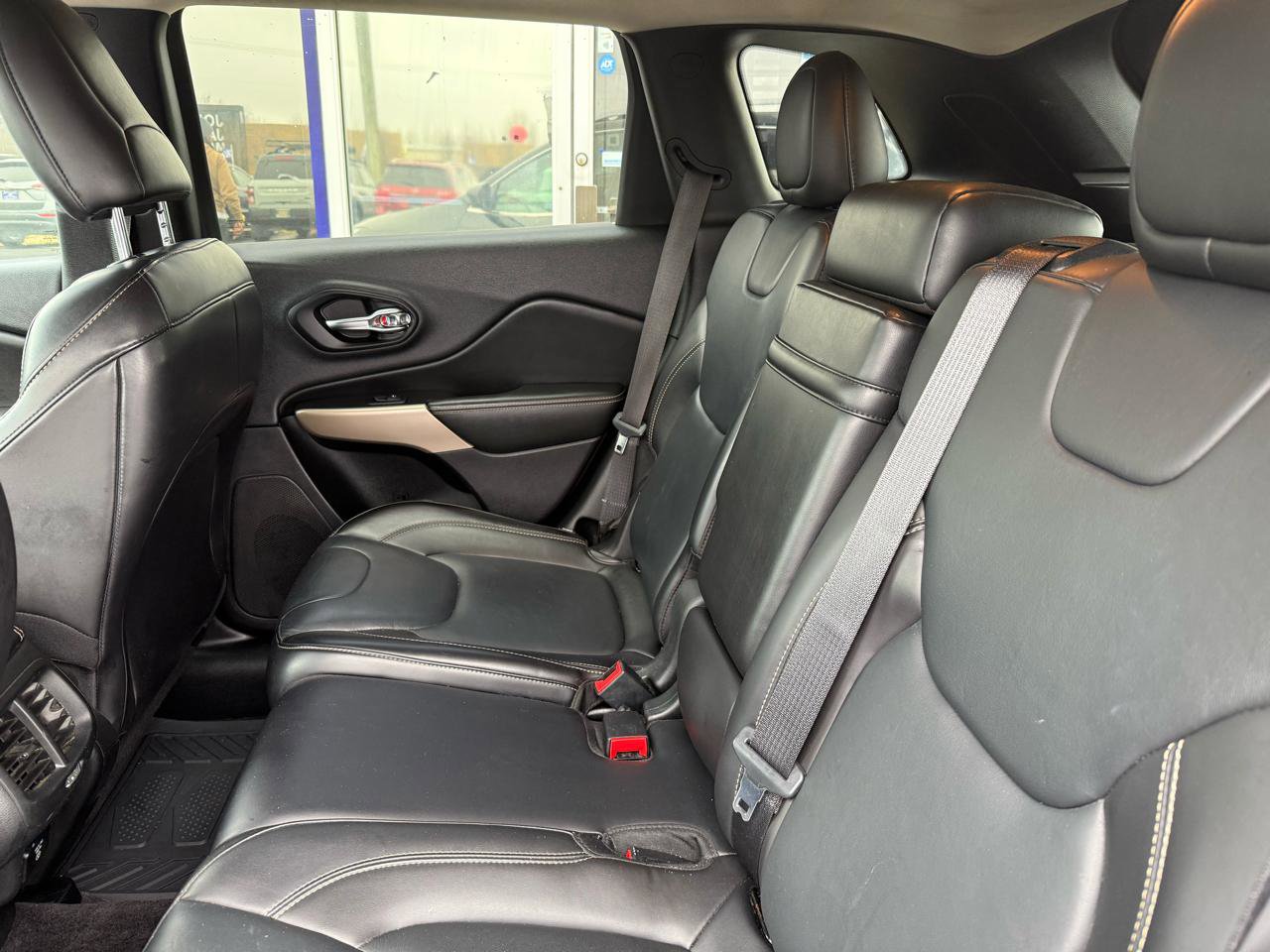 Used 2018 Jeep Cherokee Limited image 8