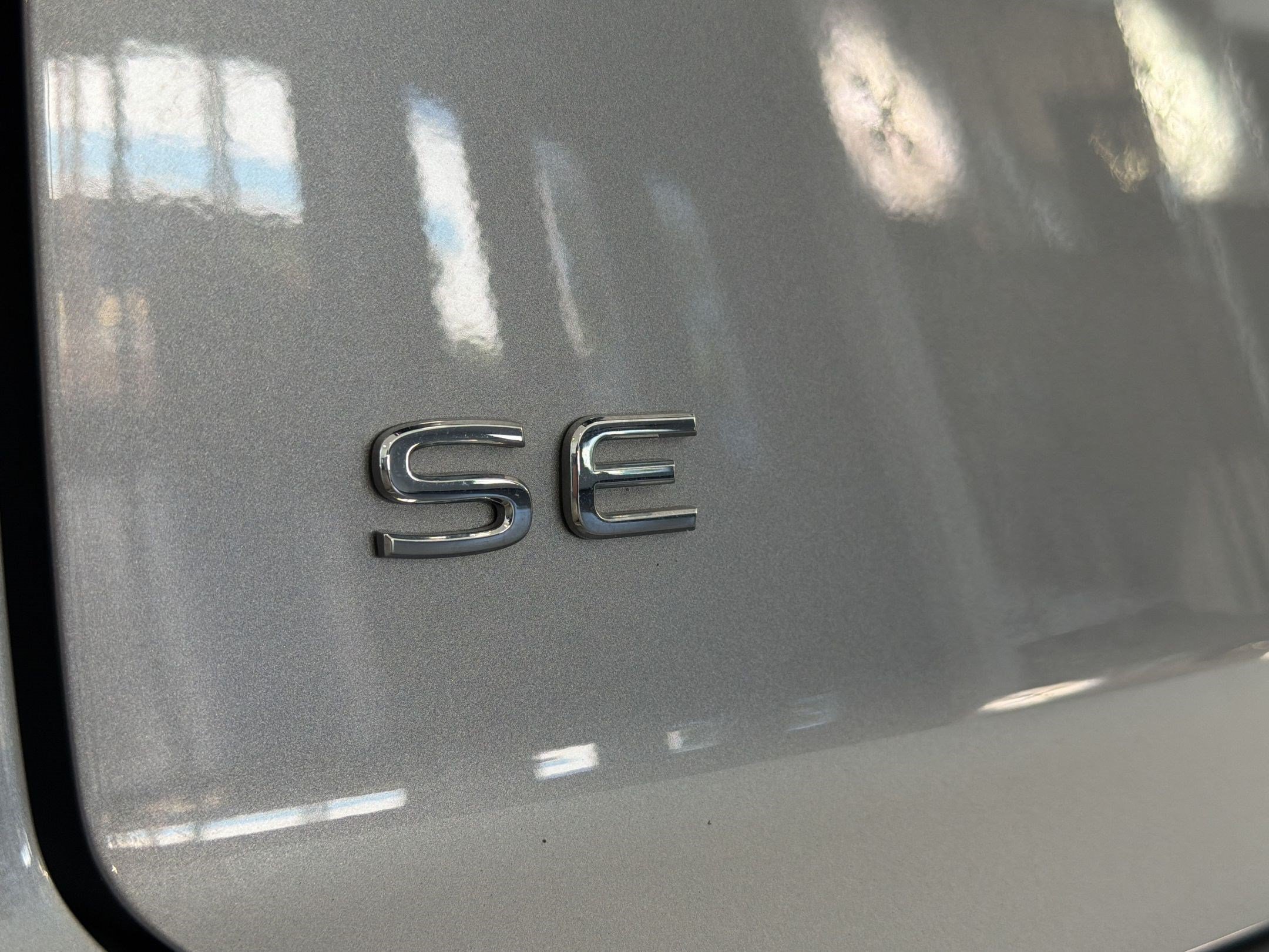 Used 2024 Volkswagen Atlas Cross Sport SE FWD image 34