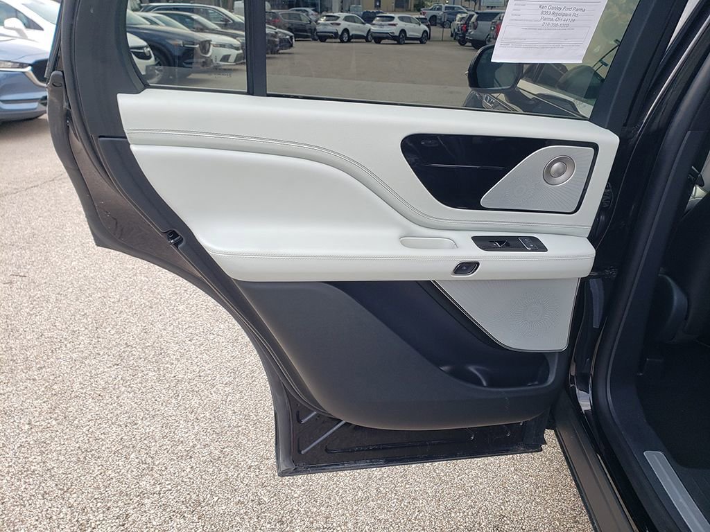 Used 2025 Lincoln Aviator Black Label AWD/4WD image 12