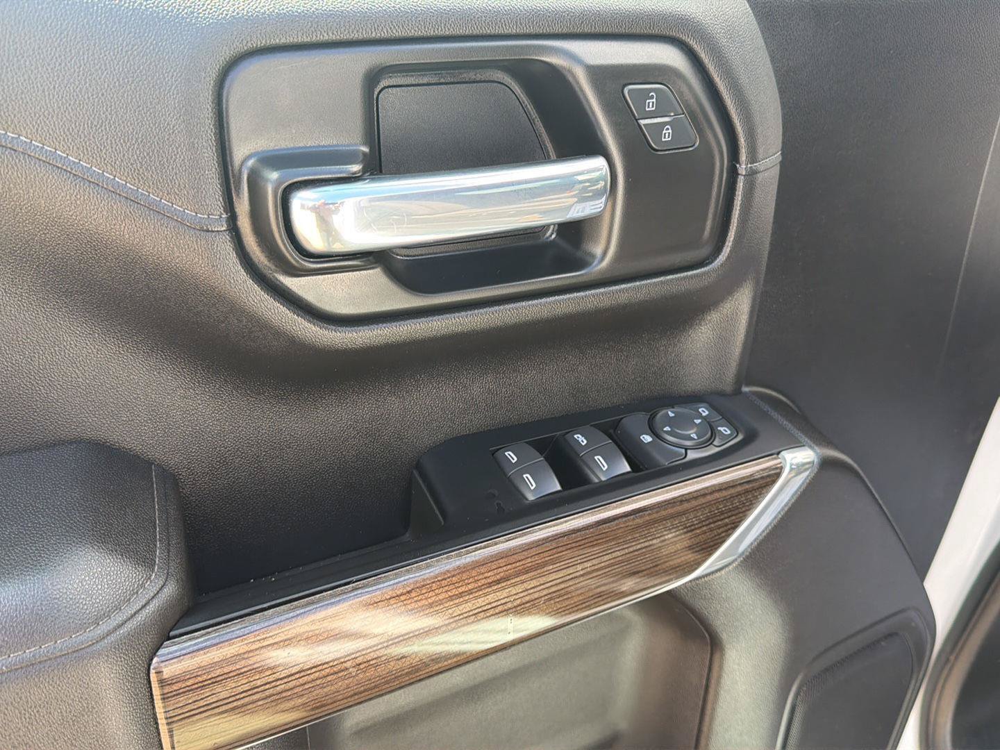 Used 2022 Chevrolet Silverado 1500 RST w/ Bed Protection Package AWD/4WD image 12