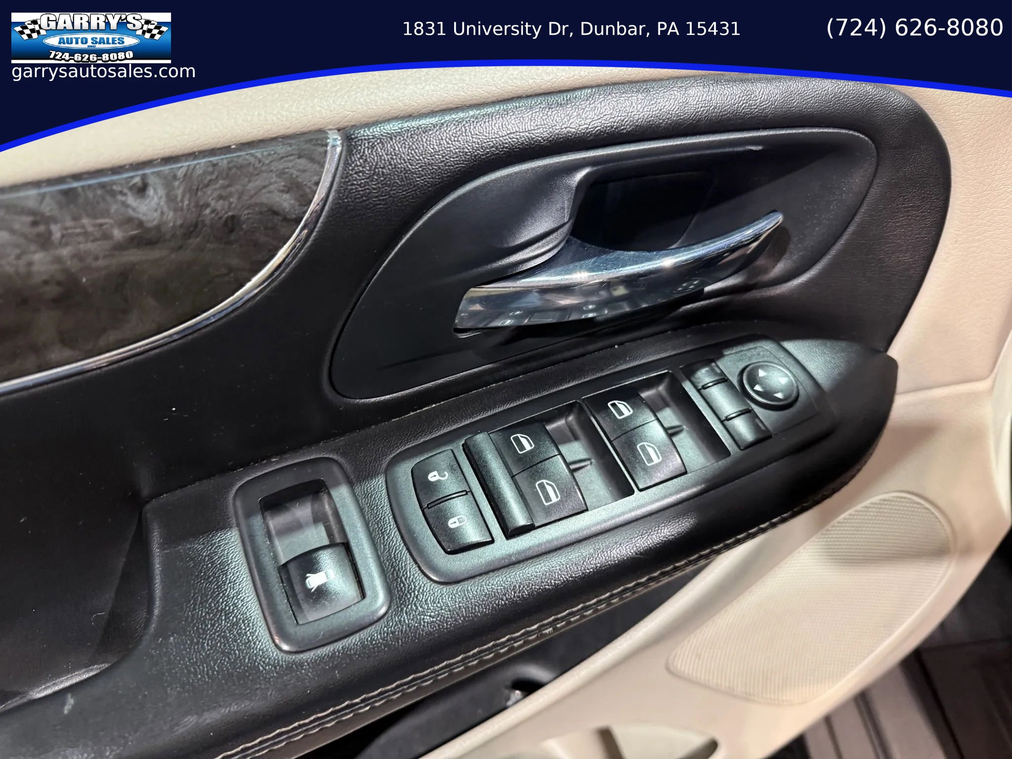Used 2014 Chrysler Town & Country Touring FWD image 16