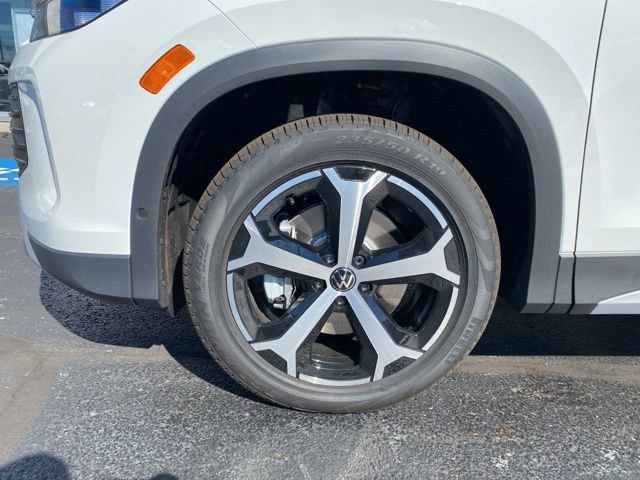 New 2025 Volkswagen Tiguan SE image 19