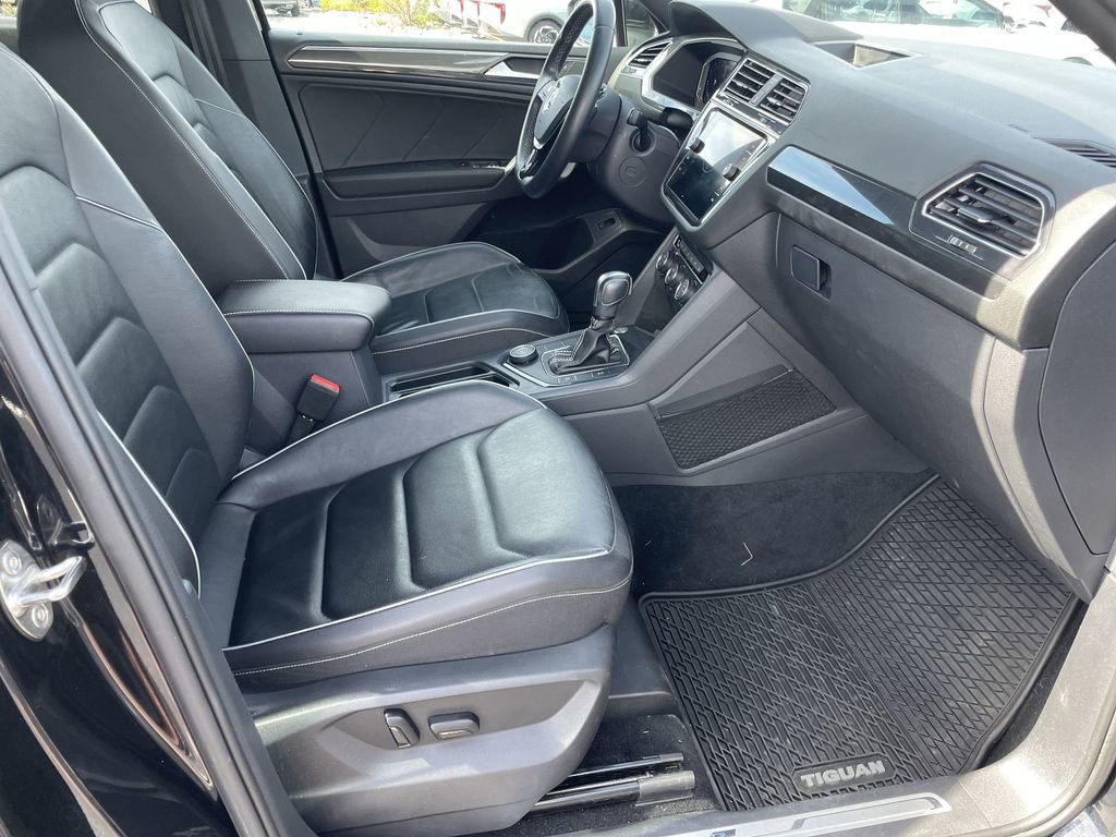 Used 2021 Volkswagen Tiguan SEL Premium R-Line image 36