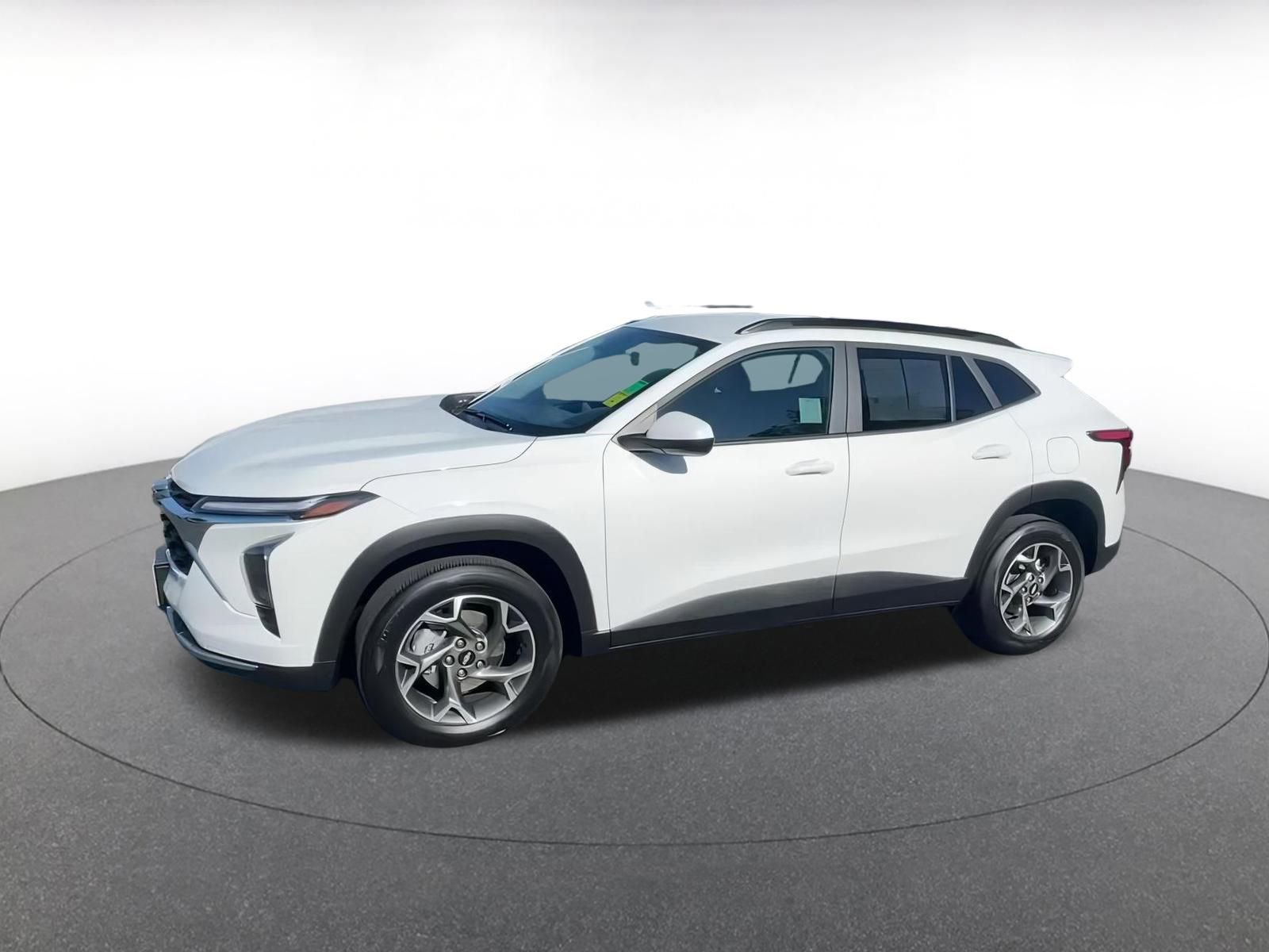 Used 2025 Chevrolet Trax LT image 9