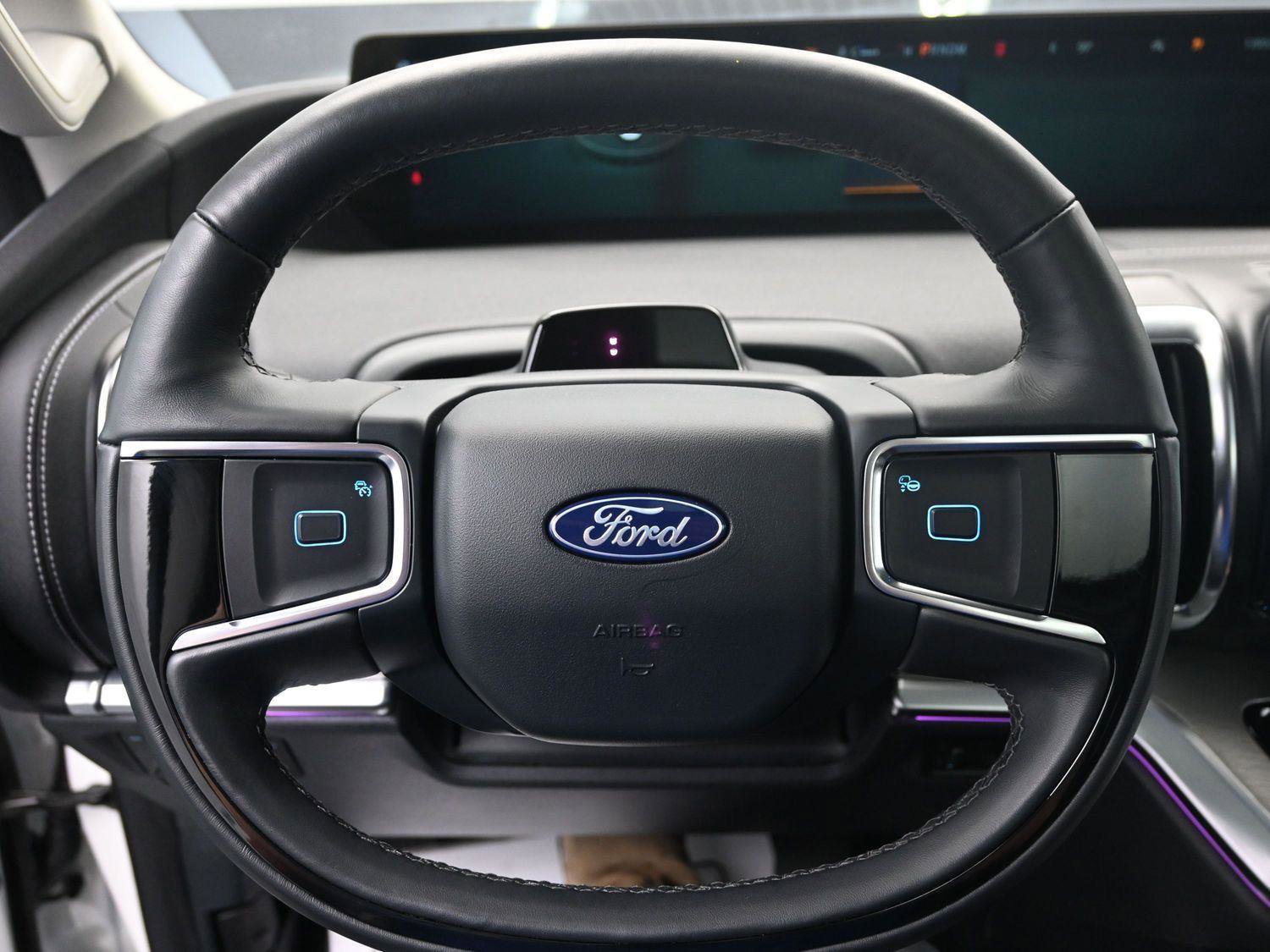 Used 2025 Ford Expedition Platinum image 26