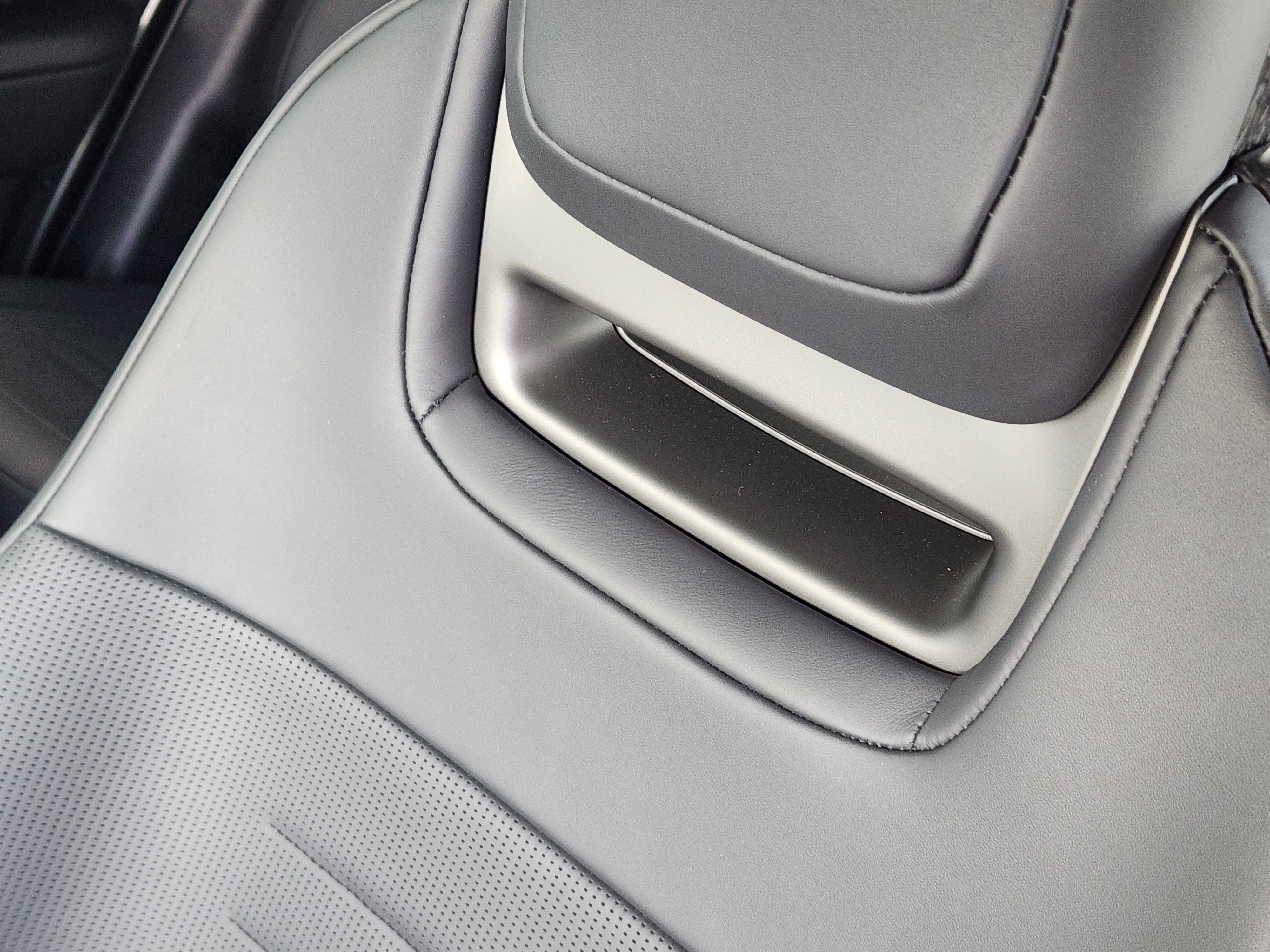 Certified 2025 Land Rover Defender 110 image 16