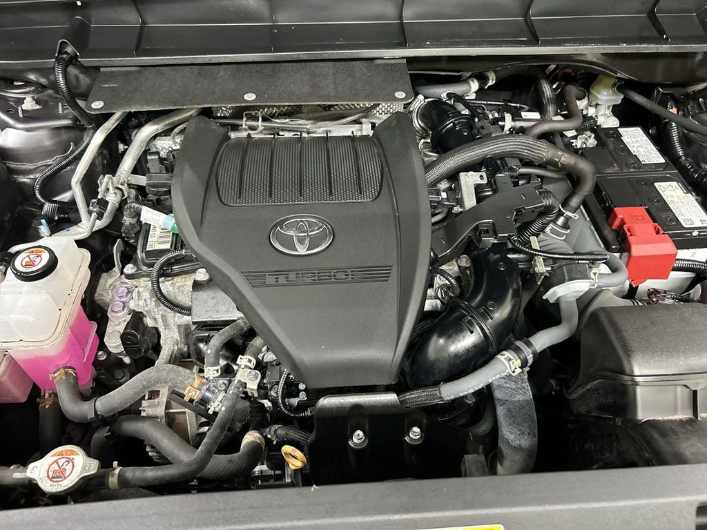 Used 2023 Toyota Highlander LE AWD/4WD image 24