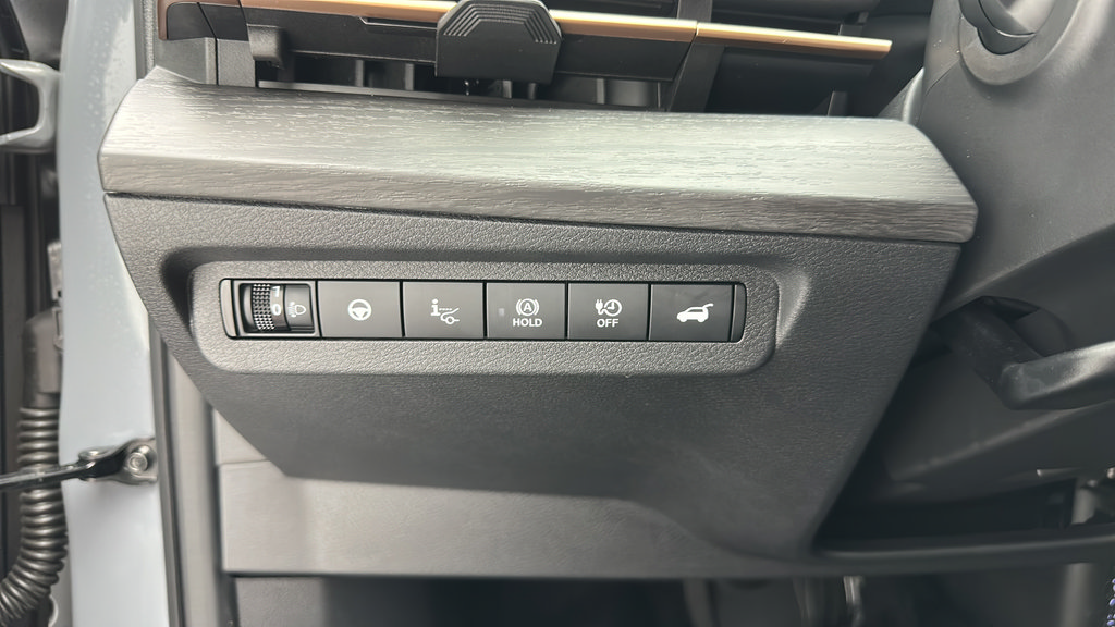 Used 2024 Nissan Ariya AWD image 21