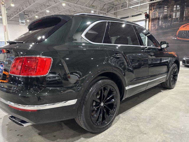 Used 2017 Bentley Bentayga image 38