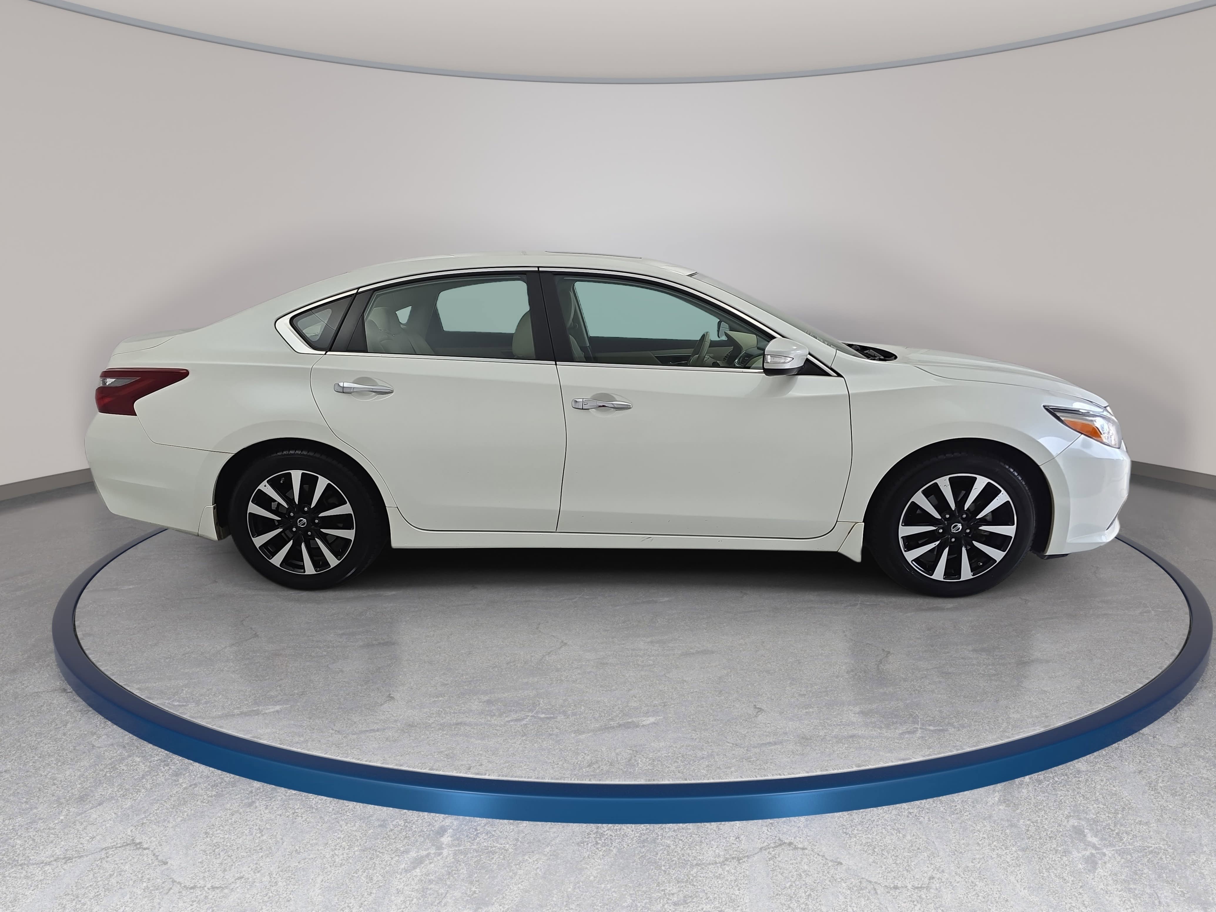 Certified 2018 Nissan Altima 2.5 SV w/ 2.5 SV Technology Package FWD image 4