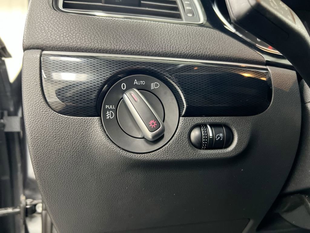 Used 2017 Volkswagen Jetta SEL image 18