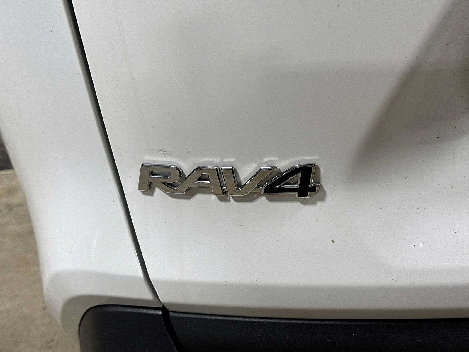Used 2023 Toyota RAV4 LE AWD/4WD image 24