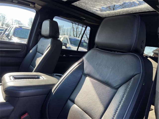 Used 2021 GMC Yukon Denali w/ Denali Premium Package image 10