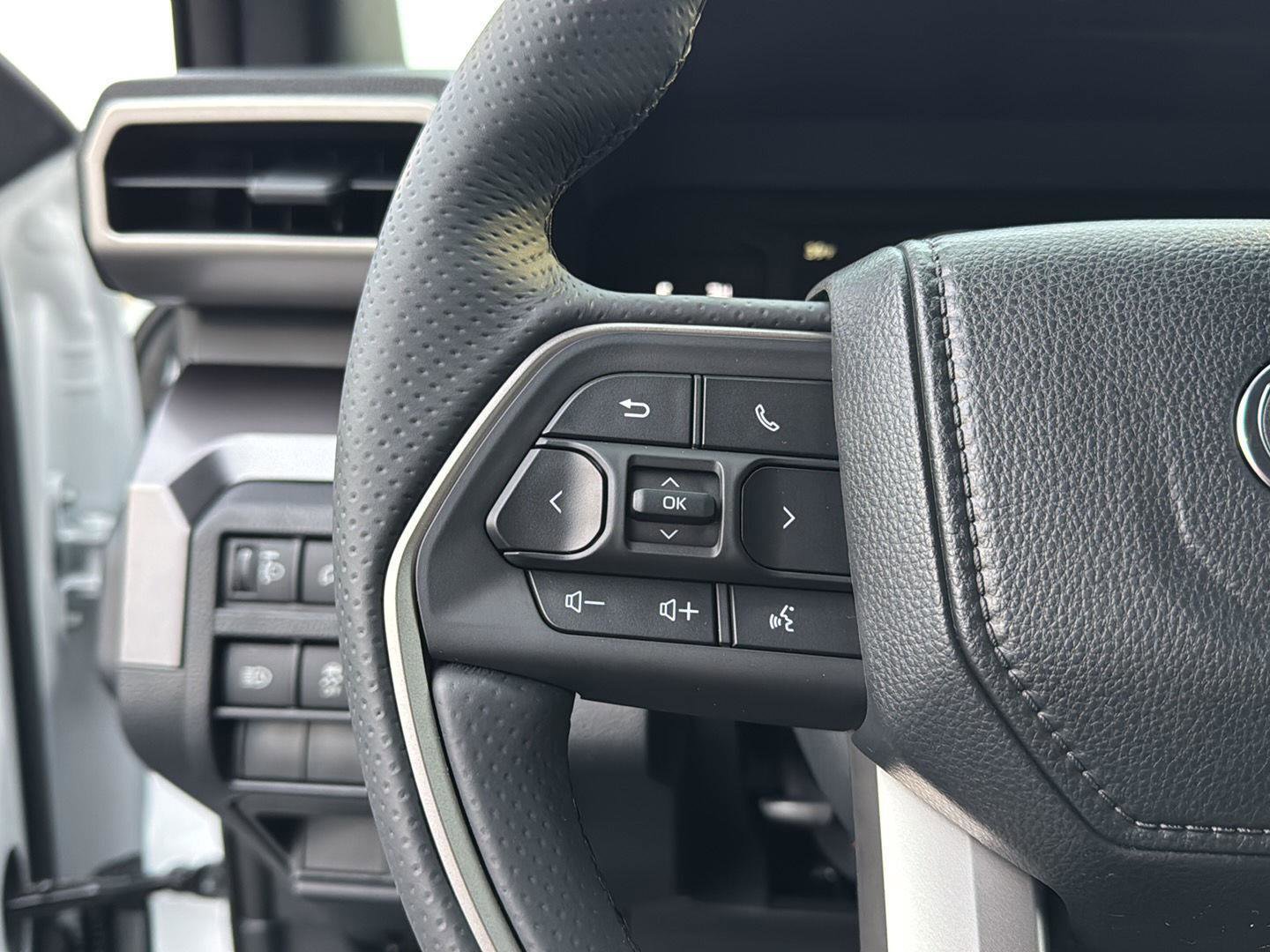 New 2025 Toyota 4Runner SR5 image 18