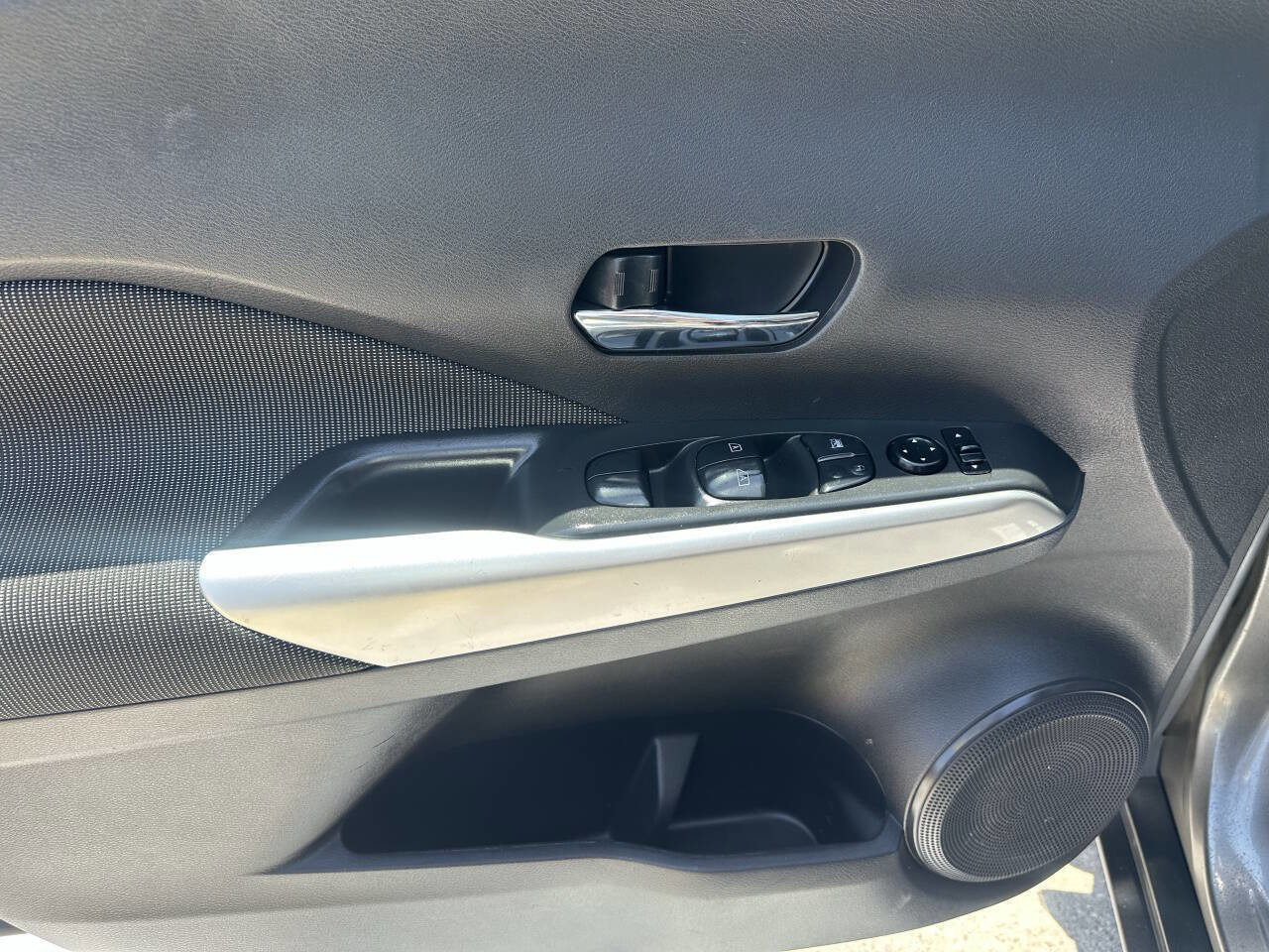 Used 2019 Nissan Kicks SV FWD image 10