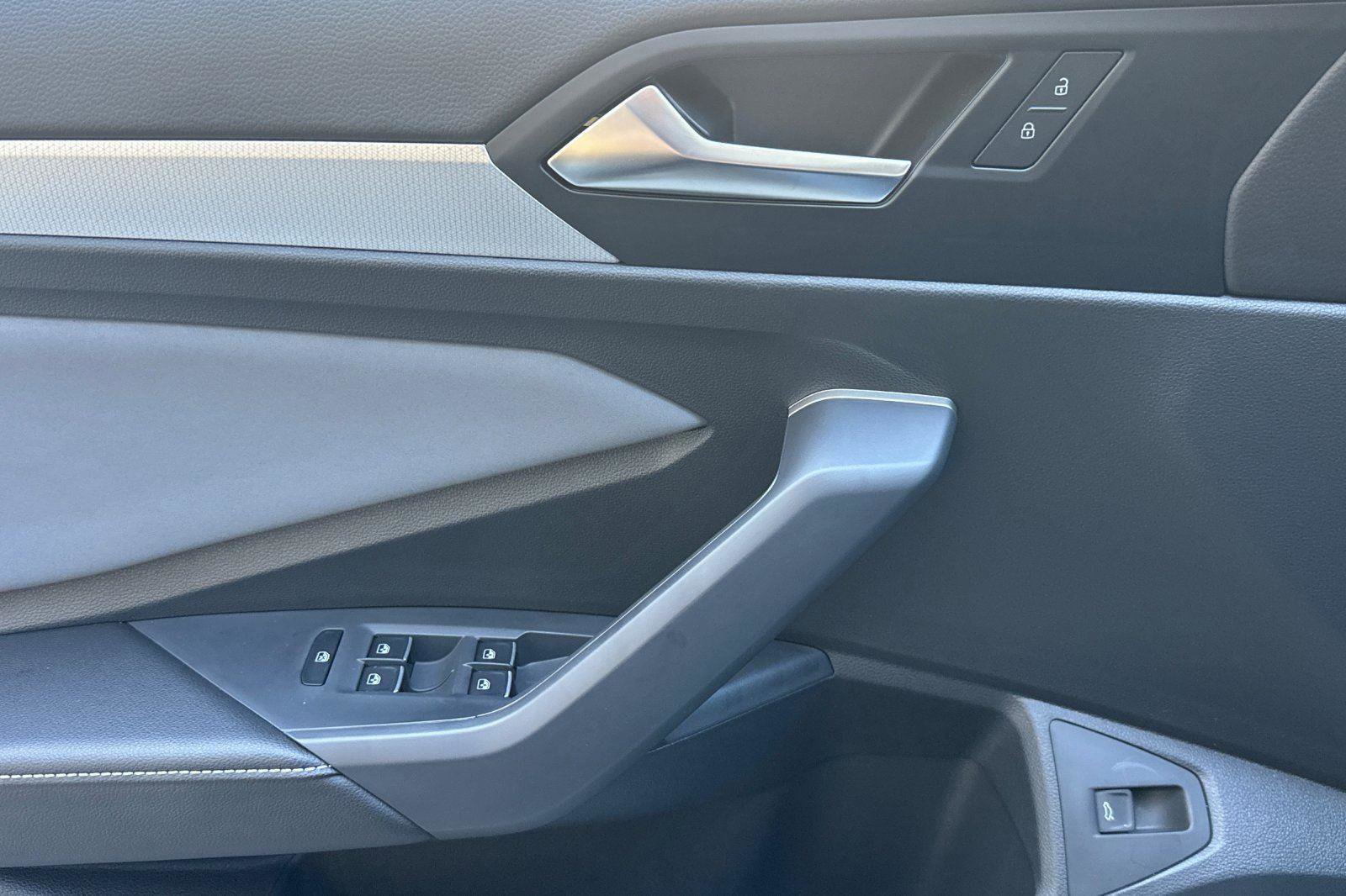 New 2025 Volkswagen Jetta SE image 10