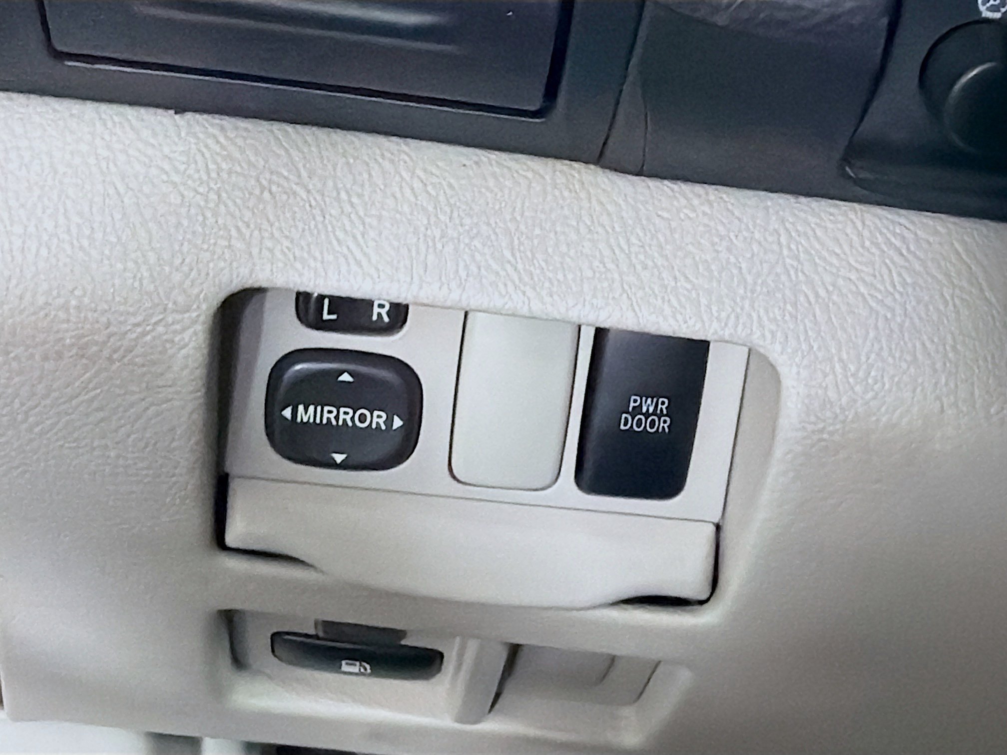 Used 2004 Lexus RX 330 FWD image 17