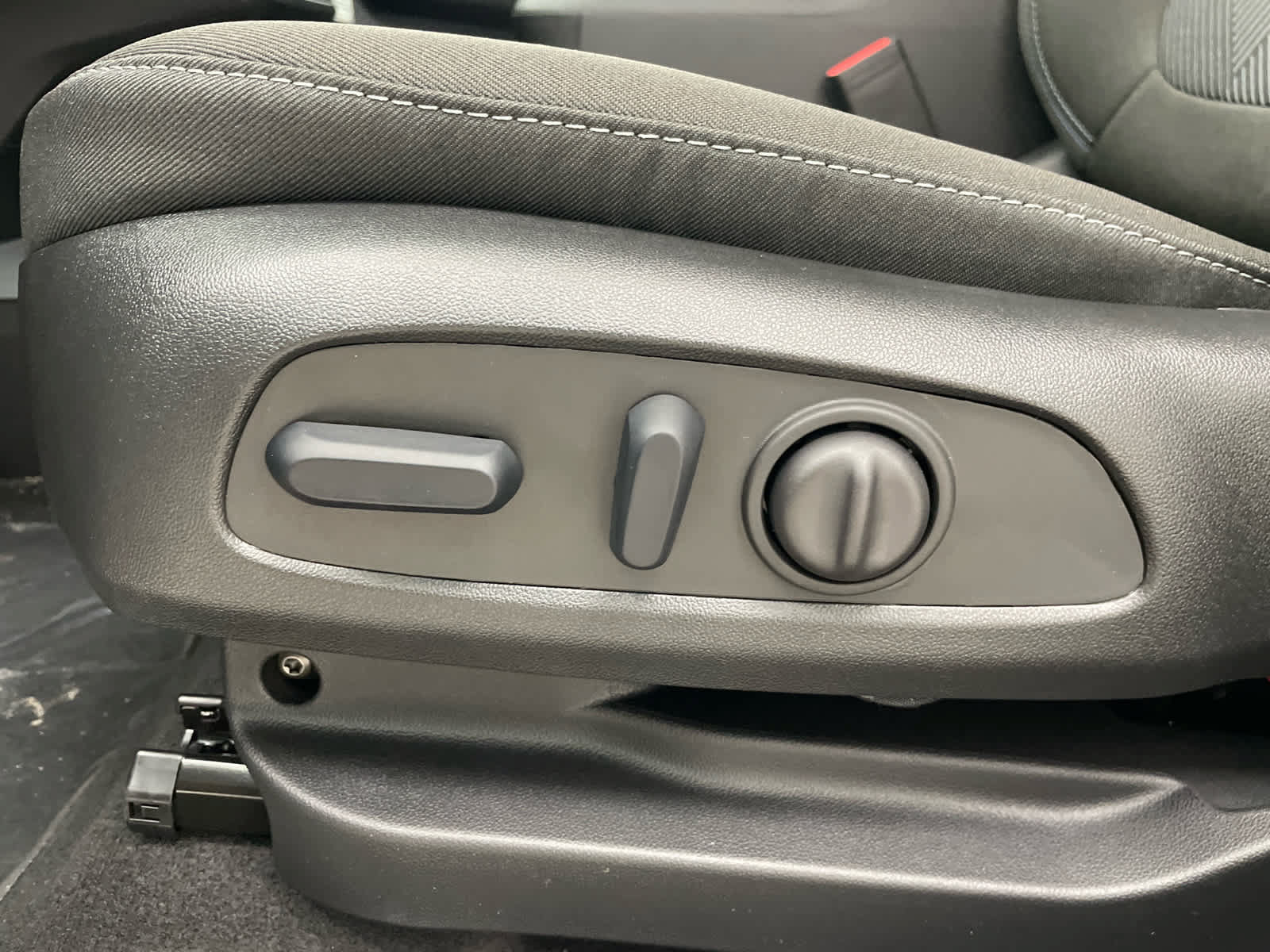 New 2027 Chevrolet Bolt LT w/ Comfort Package FWD image 10