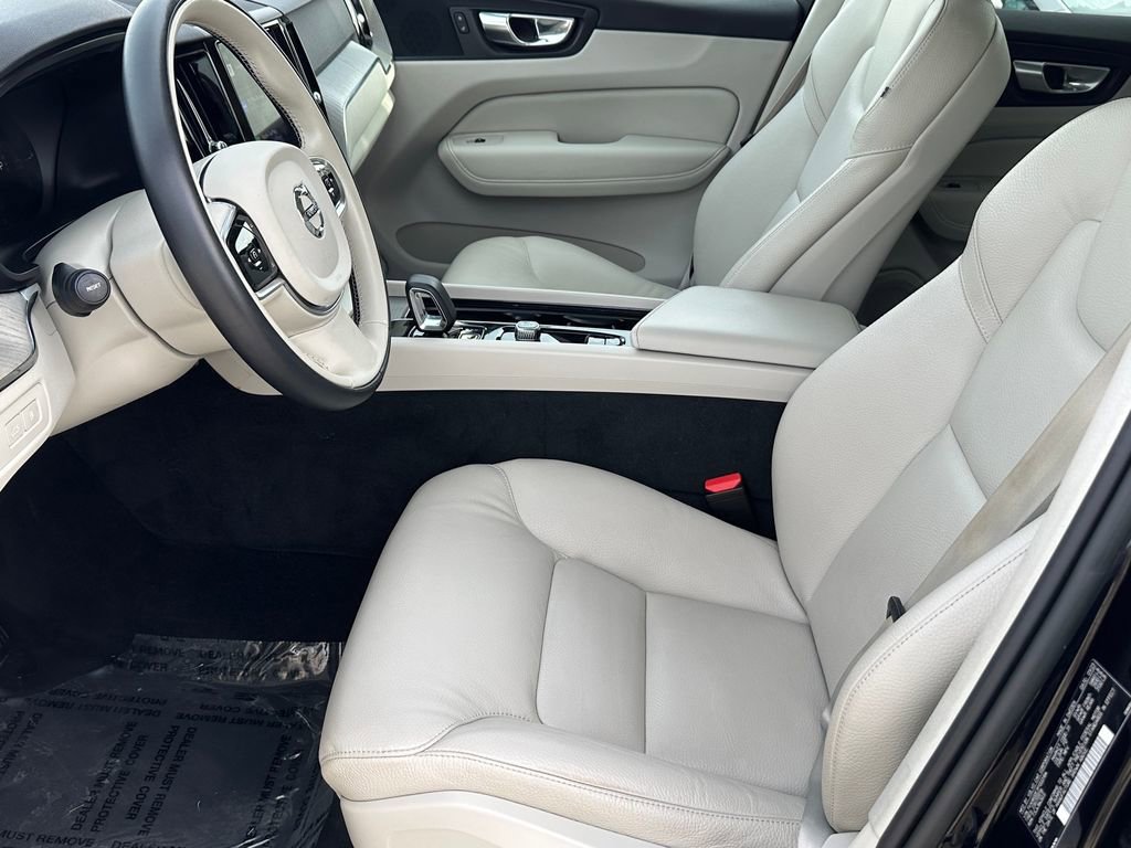 Used 2023 Volvo XC60 T8 Plus image 8