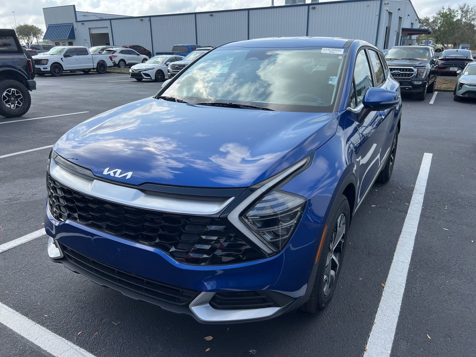 Used 2025 Kia Sportage EX image 19