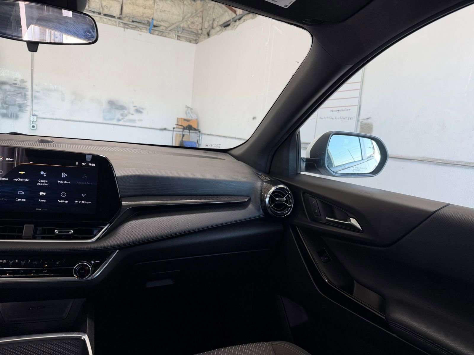 Used 2025 Chevrolet Equinox LT image 34