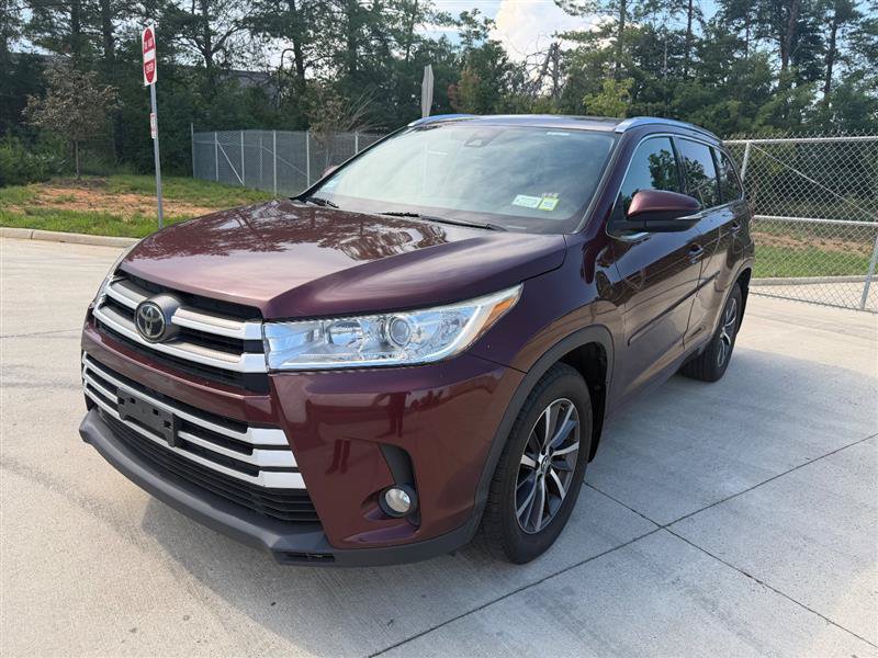 Used 2017 Toyota Highlander XLE w/ Protection Package #3 AWD/4WD image 3