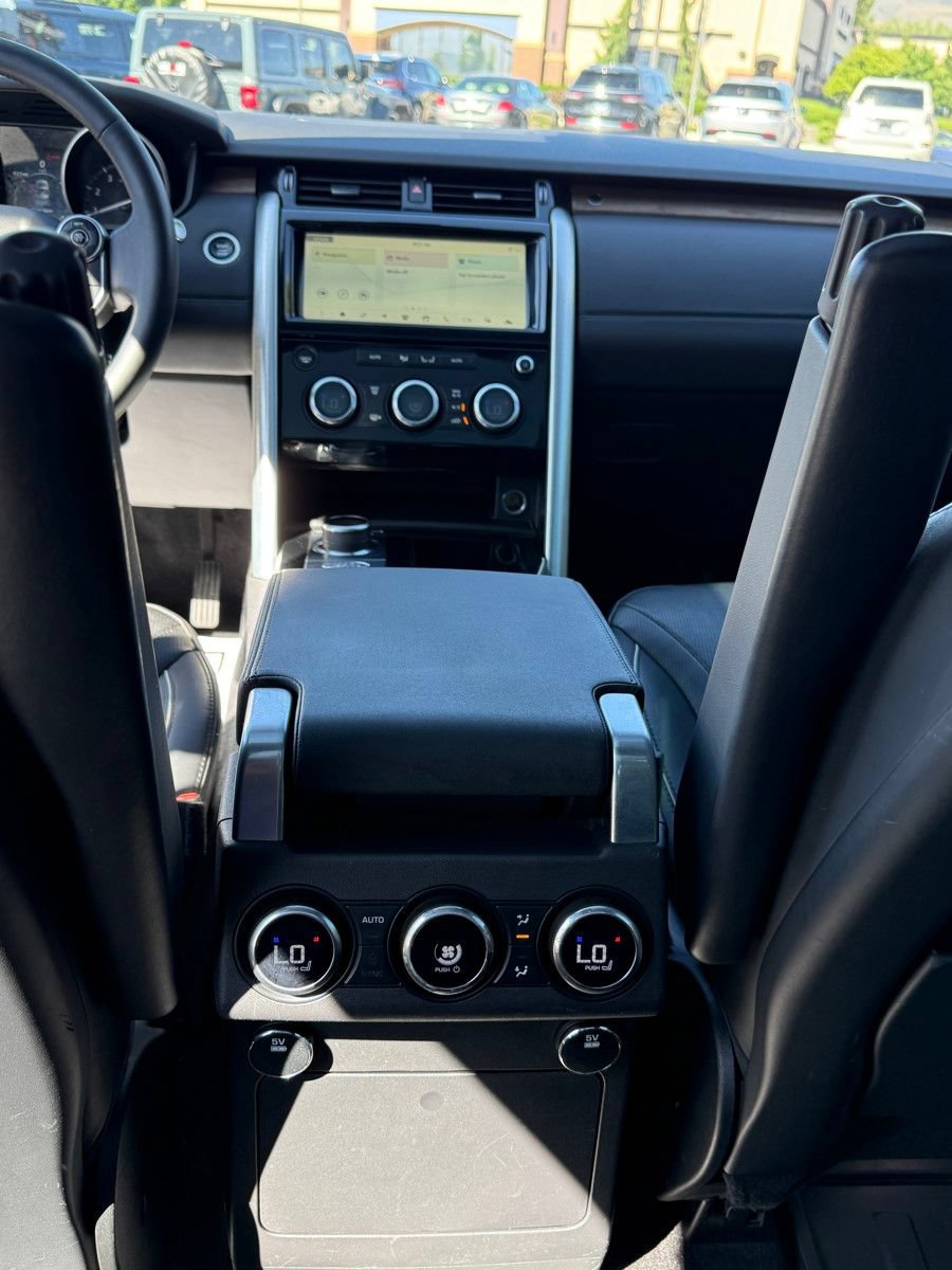 Used 2017 Land Rover Discovery HSE AWD/4WD image 18