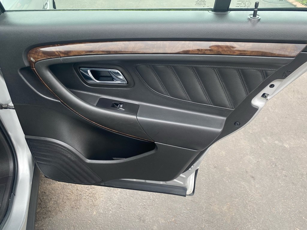 Used 2018 Ford Taurus Limited FWD image 21