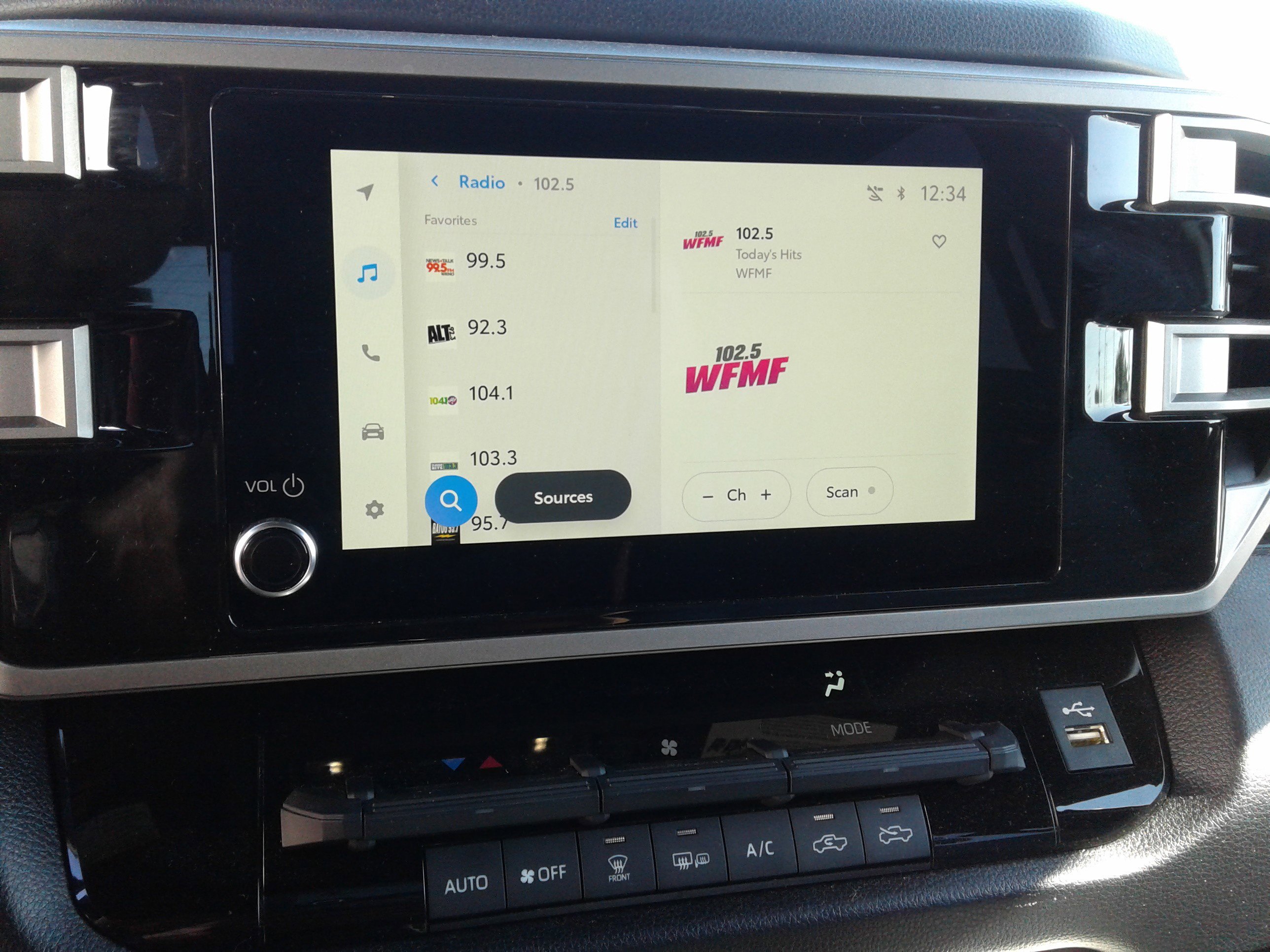 Used 2025 Toyota Tundra SR5 w/ SR5 Convenience Package image 17