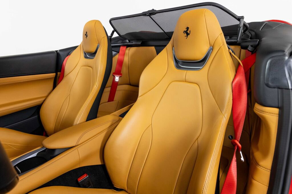 Certified 2022 Ferrari Portofino M image 32