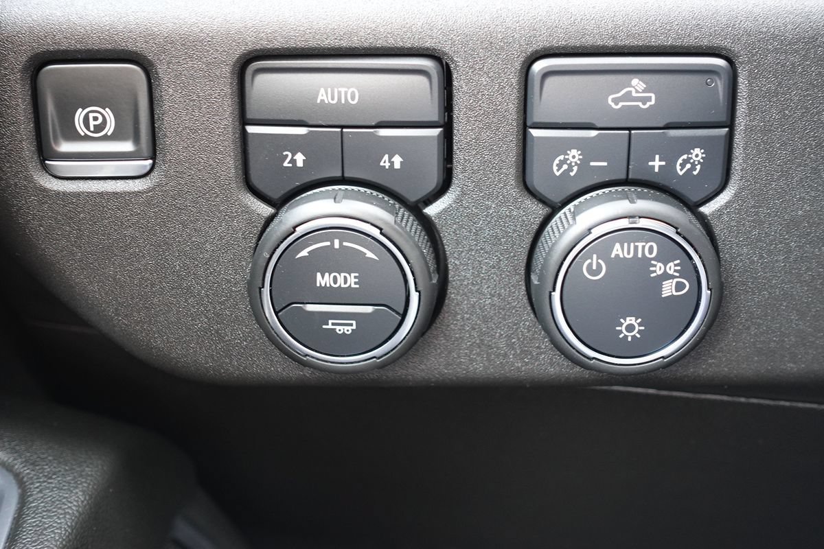 Used 2024 Chevrolet Silverado 1500 LT AWD/4WD image 46