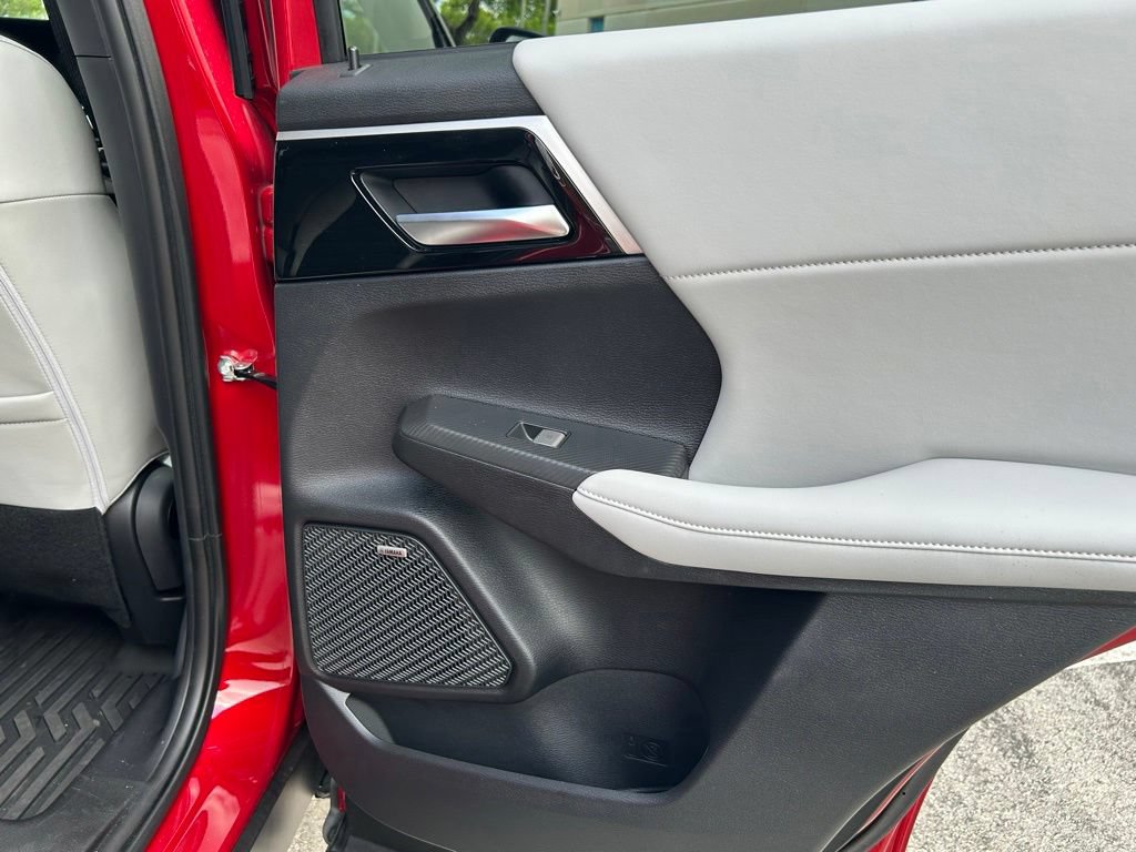 Used 2025 Mitsubishi Outlander SE FWD image 36