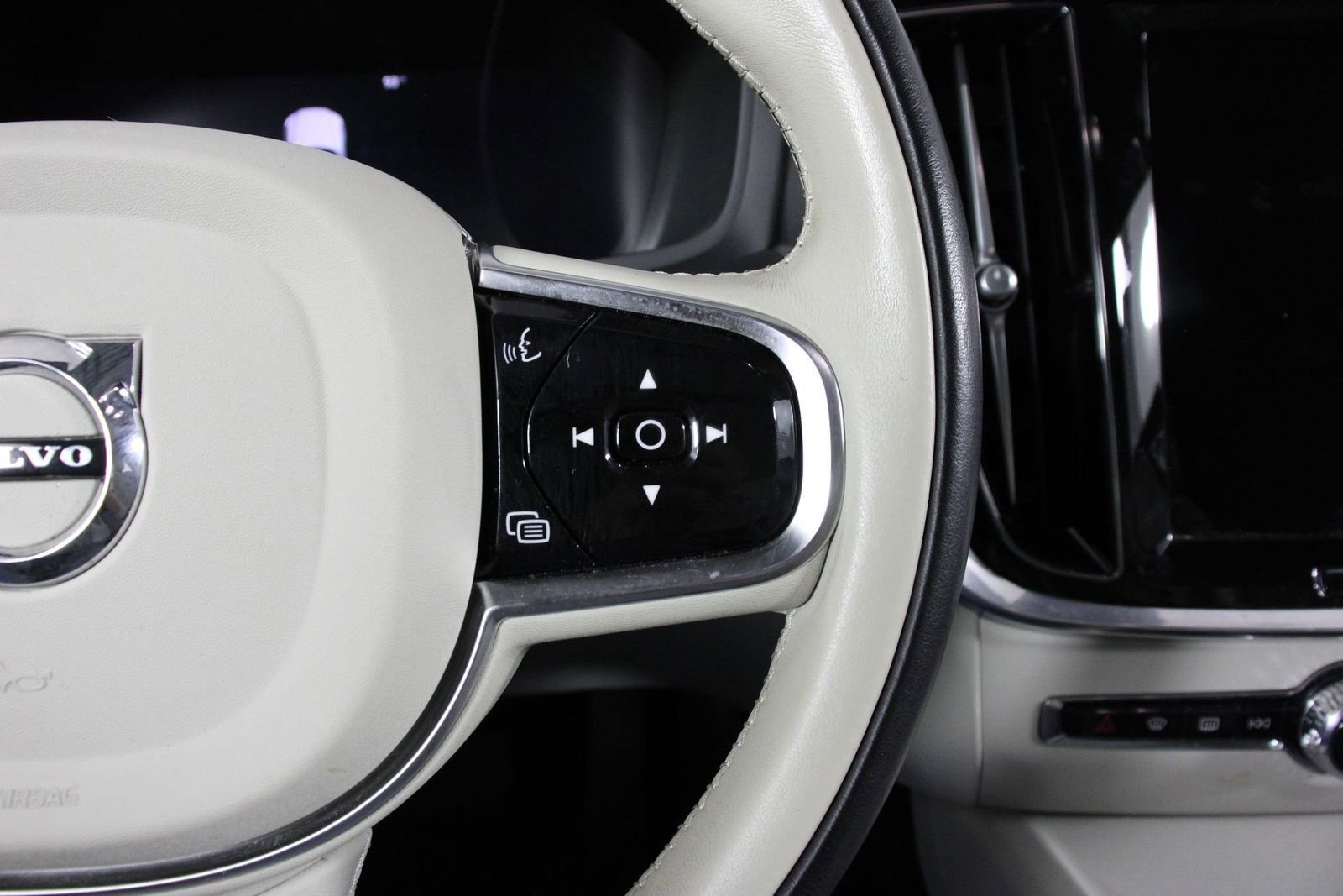 Certified 2025 Volvo S60 B5 Core image 11