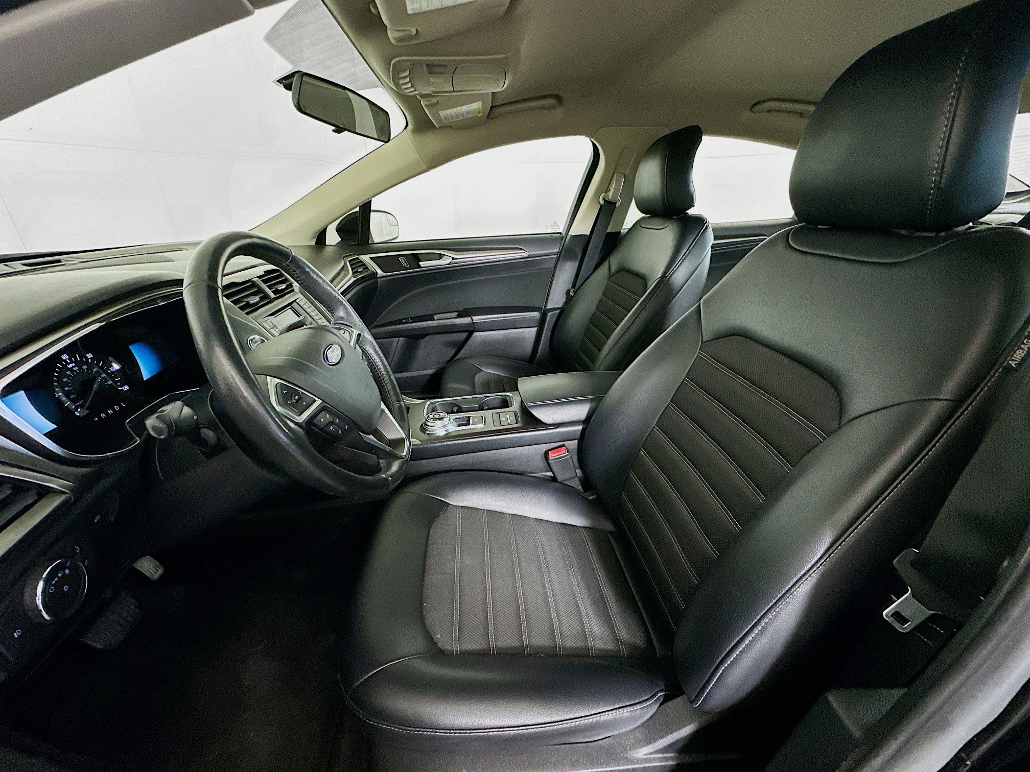 Used 2017 Ford Fusion SE w/ Equipment Group 601A FWD image 13