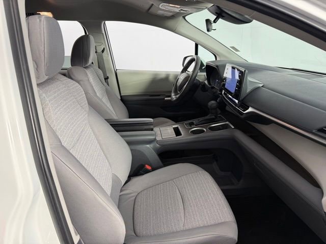 Used 2021 Toyota Sienna LE FWD image 15