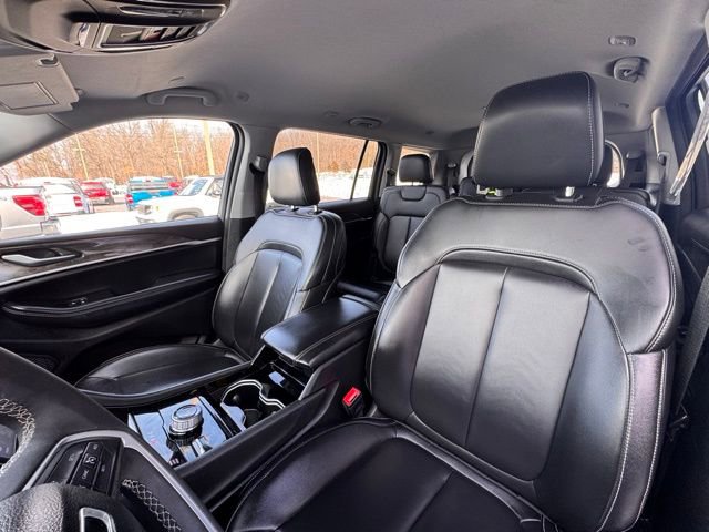 Used 2023 Jeep Grand Cherokee L Limited AWD/4WD image 10
