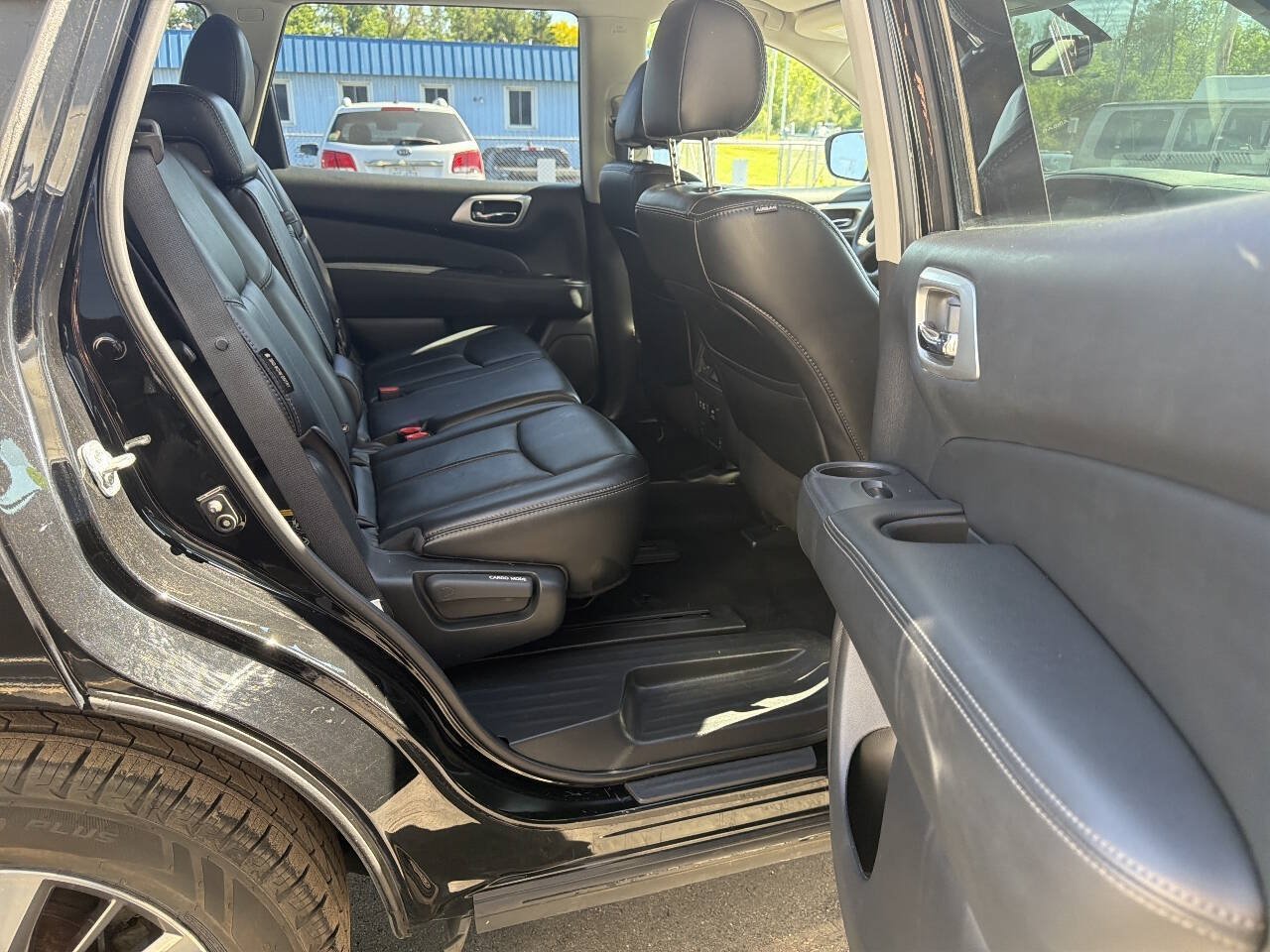 Used 2019 Nissan Pathfinder SL AWD/4WD image 10