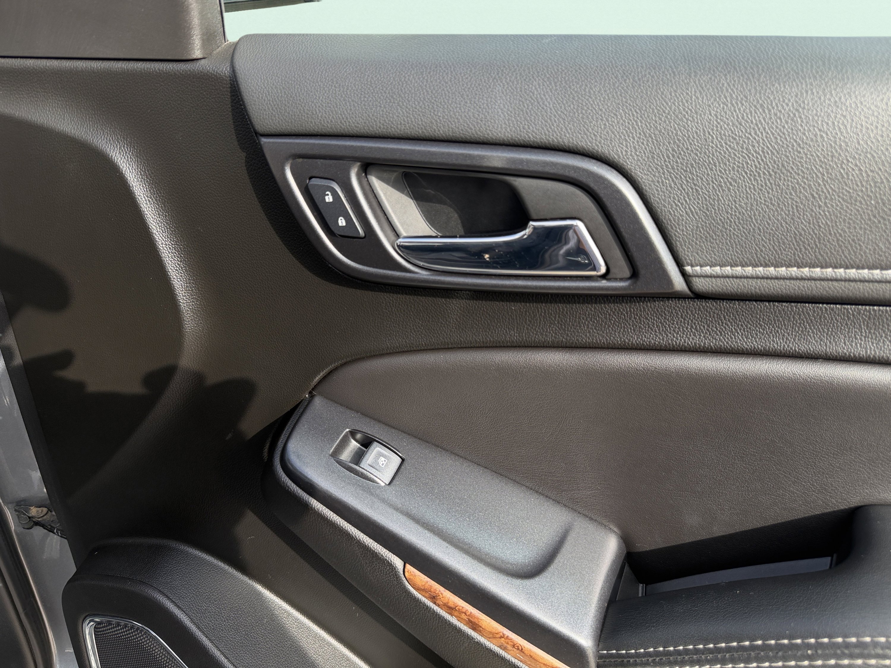 Used 2020 Chevrolet Suburban Premier image 48