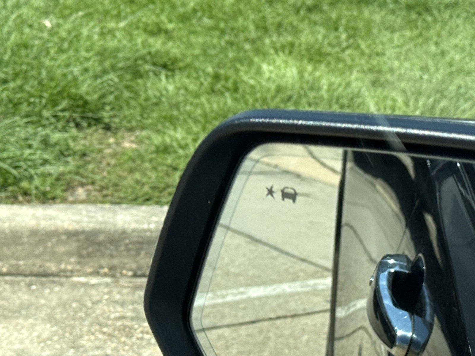 Used 2022 GMC Acadia Denali w/ Denali Technology Package image 22