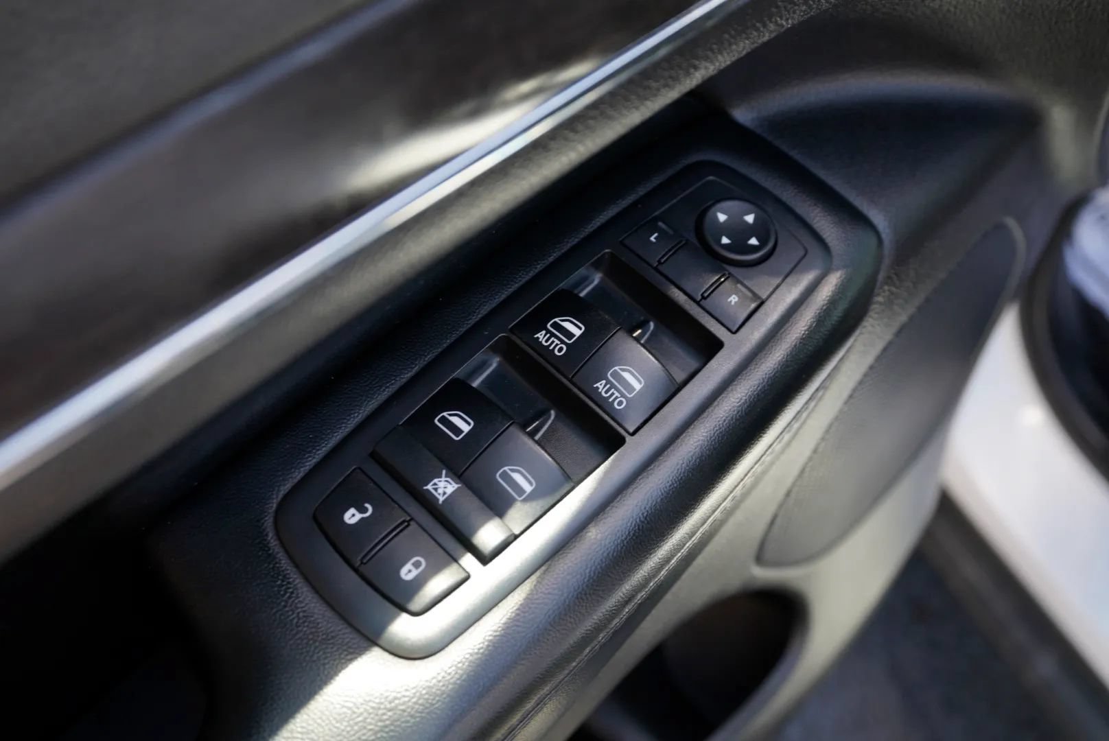 Used 2018 Jeep Grand Cherokee Limited AWD/4WD image 20