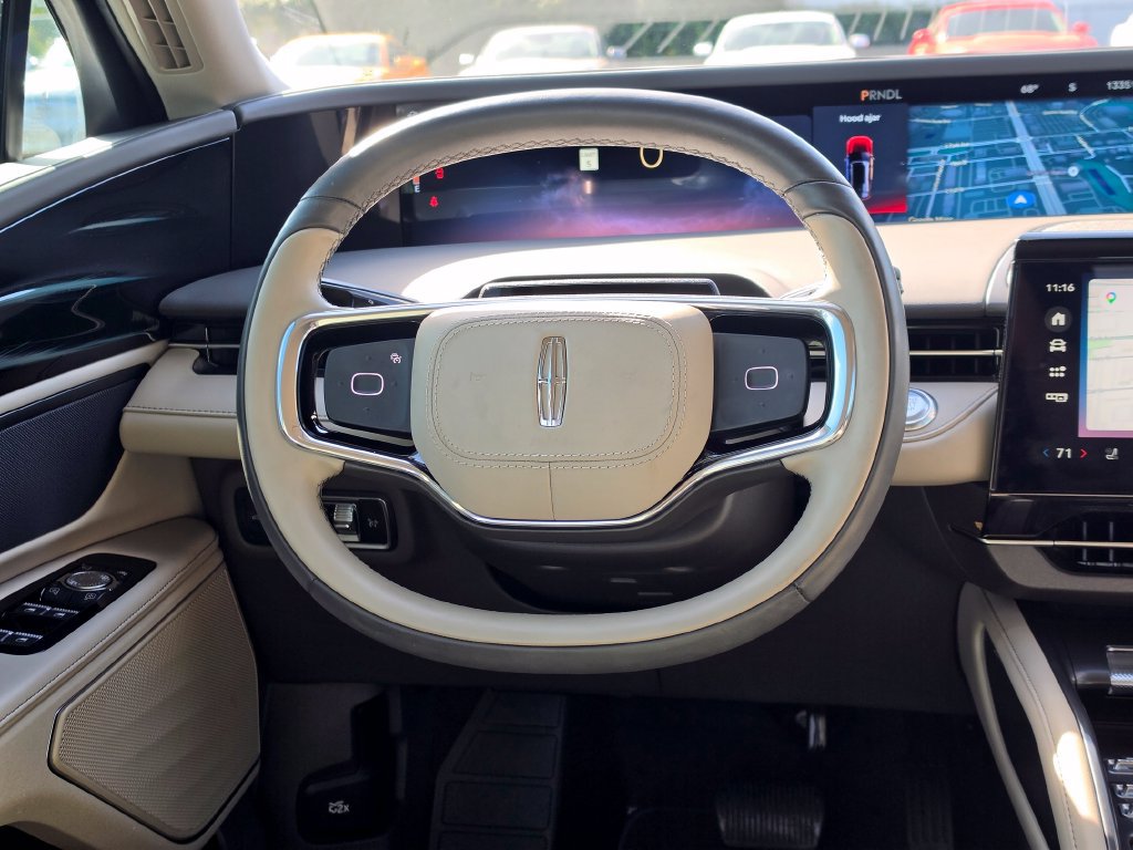 Used 2025 Lincoln Nautilus Premier AWD/4WD image 20
