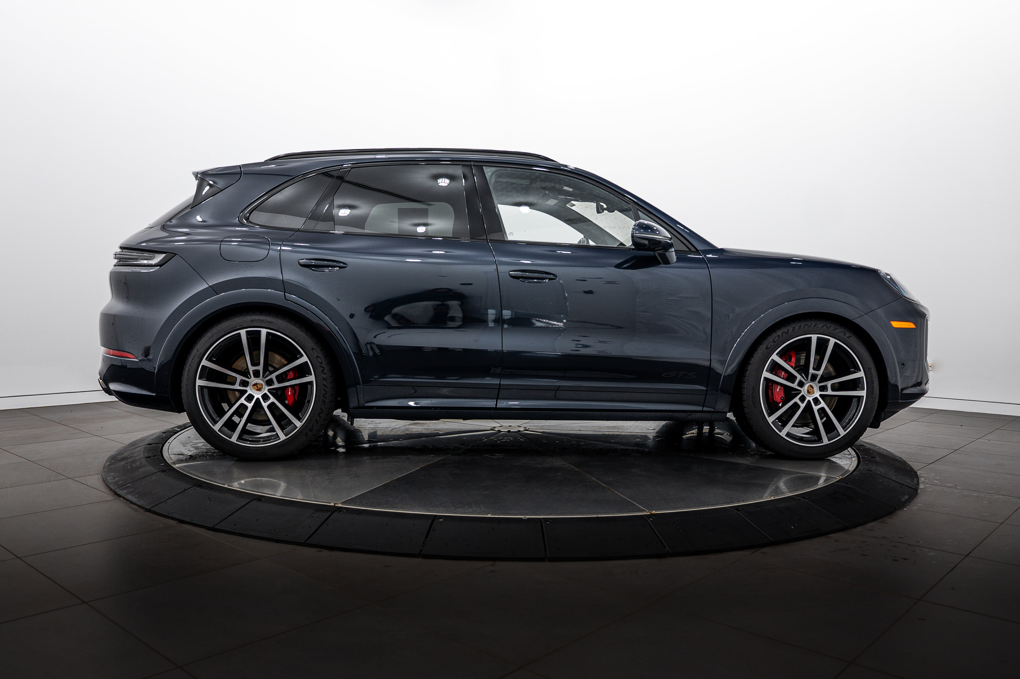 Certified 2025 Porsche Cayenne GTS AWD/4WD image 8