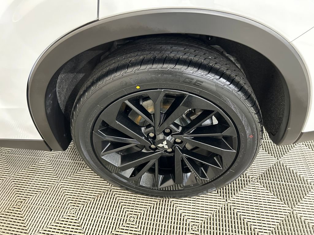 Used 2024 Mitsubishi Outlander SE Black Edition image 9